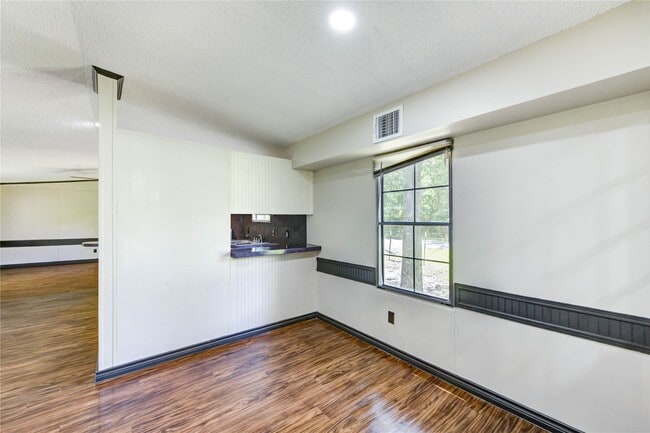 Building Photo - 26342 Hunters Trail
