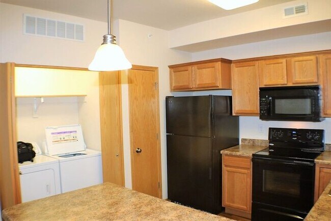Building Photo - $1,200 | 2 Bedroom, 2 Bathroom Condo | No ...