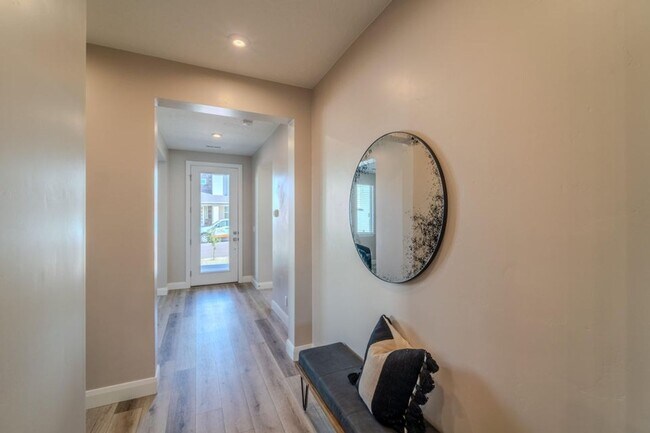 Building Photo - Beautiful 3 bed 2 bath Desert Color Home! ...