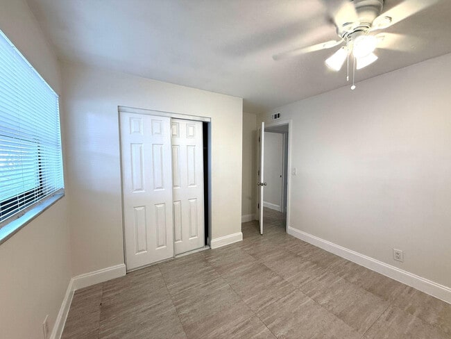 Building Photo - 607 NE 29th Dr