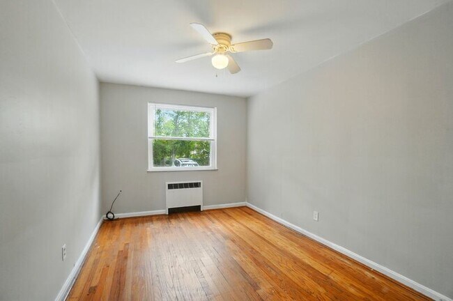 Building Photo - 3926 E Gatewood Ln