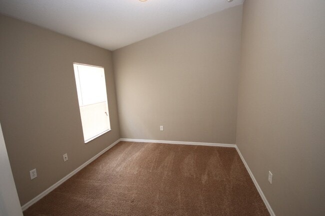 Building Photo - 3 bed, 2 bath, 2 car garage in Riverview