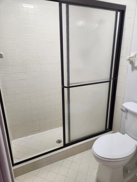 Building Photo - 9712 Saratoga Park Ct