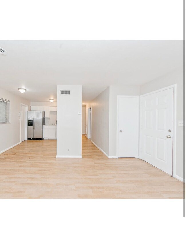 Building Photo - Cozy 3 Bedroom / 1 Bath Home For Rent In C...