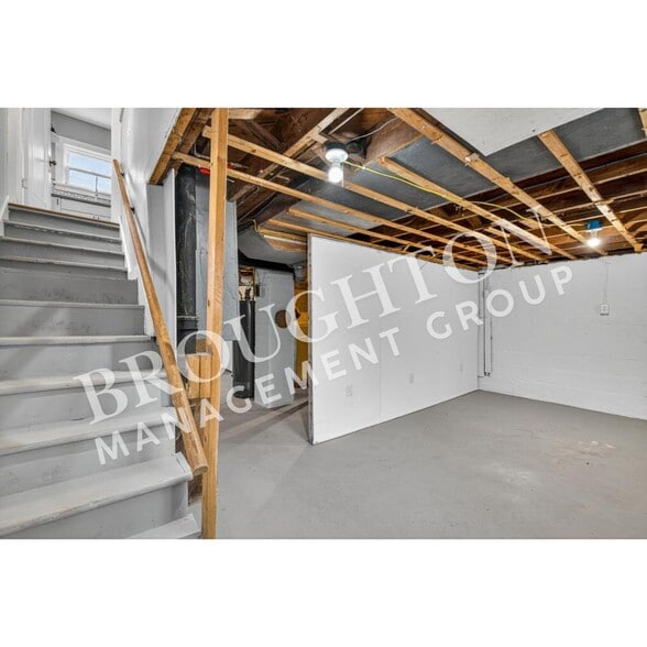 Building Photo - 5848 Acoma Dr