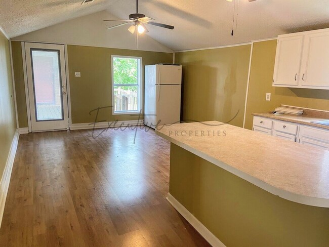 Building Photo - Affordable 2-Bed Home in Sulphur with Grea...