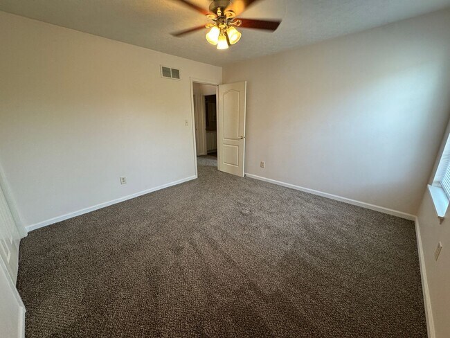 Building Photo - 9847 Cranberry Cir