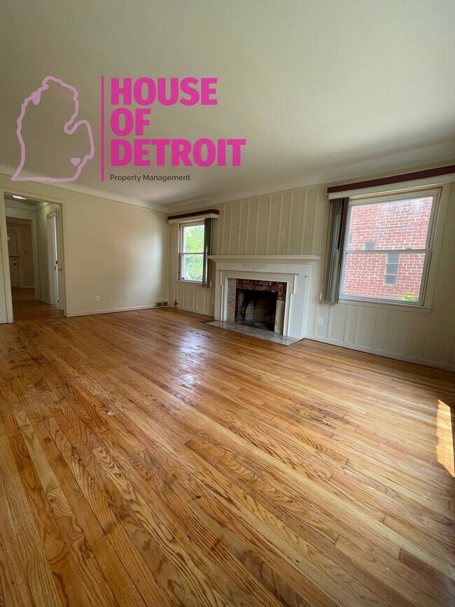 Building Photo - 3 BEDROOM 1 BATH BUNGALOW FREE PRE-SCREEN