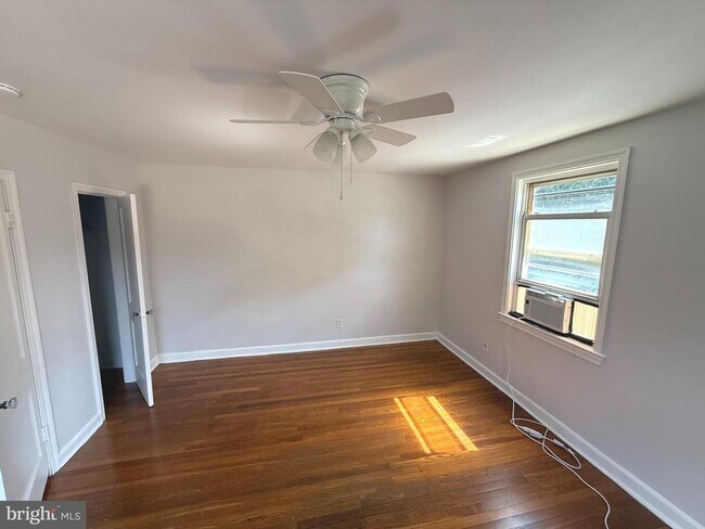 Building Photo - 1210 N Kenilworth St