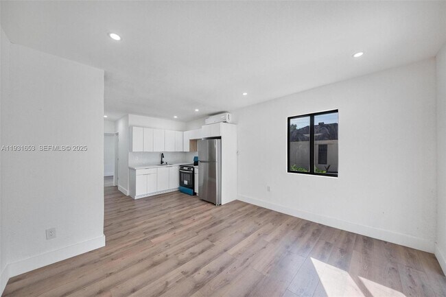 Building Photo - 6913 NW 4th Ct