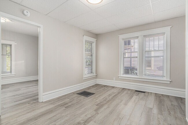 Building Photo - Charming 1-Bed/1-Bath Apartment – Newly Re...