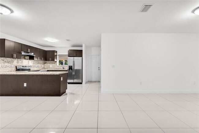 Building Photo - 1029 SW 11th Ave