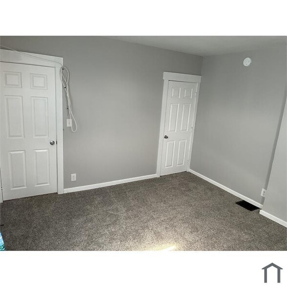 Building Photo - 210 S Yale Ave