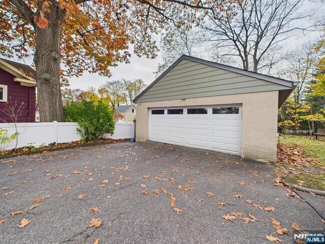 Building Photo - 114 Ackerman Ave