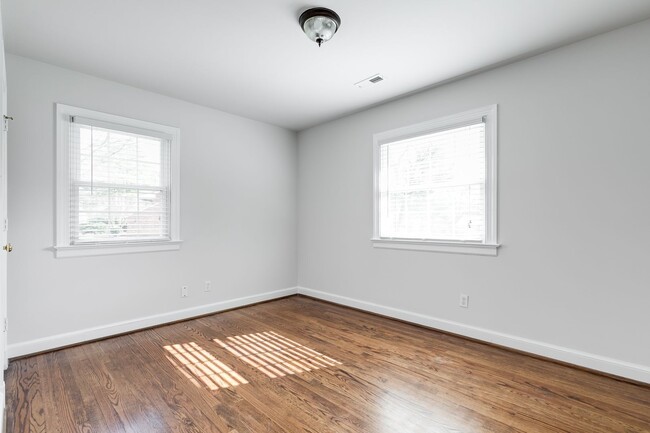 Building Photo - 3 Bedroom Rancher in Chesterfield! ***Avai...