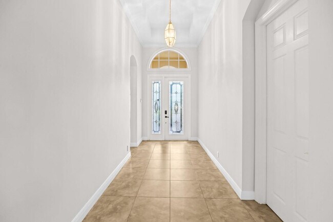 Building Photo - 844 SW Pebble Ln