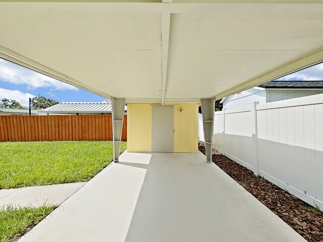 Building Photo - 4610 W Bay Villa Ave