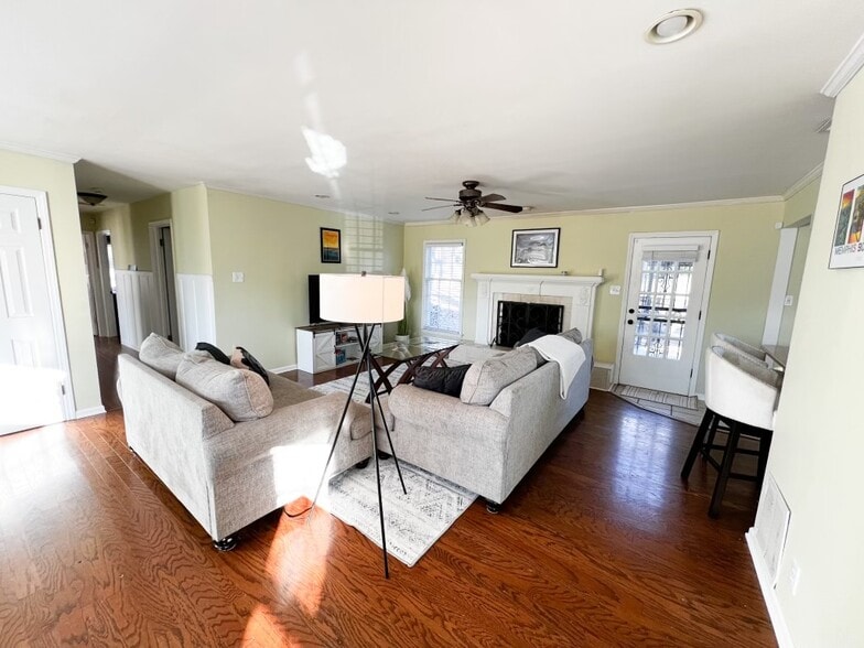 Great lighting - 1488 Quince Cv