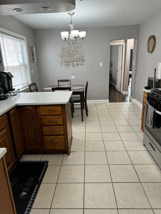 Building Photo - 6431 S Kenneth Ave