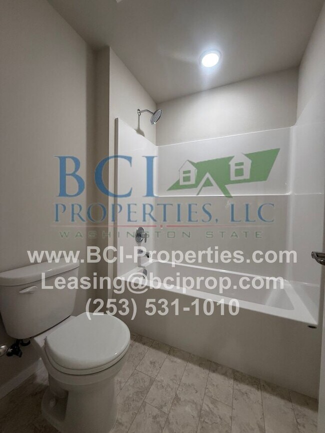 Building Photo - Welcome home to this Brand New 4 Bedroom h...
