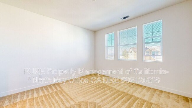 Building Photo - 221 Gambrel Cir