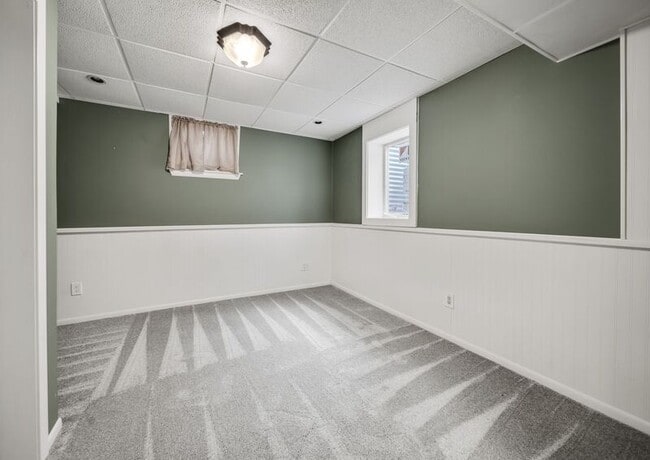 Building Photo - 6367 Zinnia Ln N