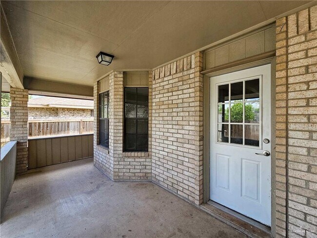 Building Photo - 2208 Robin Ave W