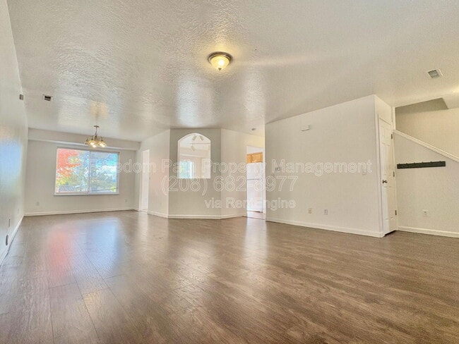 Building Photo - 1490 W Timor Ave