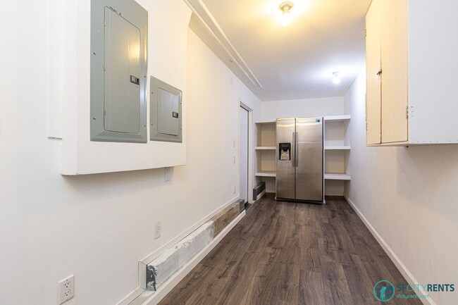 Building Photo - Sherwood Forest: Single Family Home w/ 2 C...