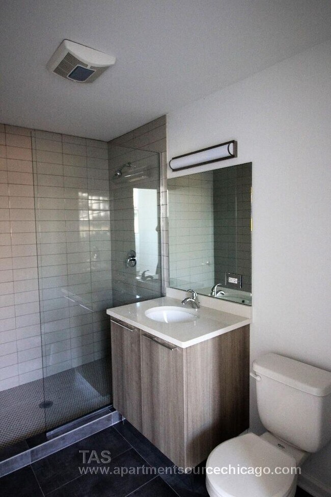 Building Photo - TRULY AMAZING Loft-style condo-quality 3 Bed/2 ba IN UNIT LAUNDRY