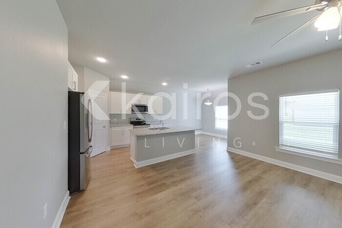Building Photo - 13778 Pinyon Dr