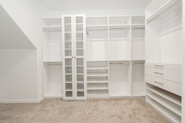 Building Photo - Stunning 3-bedroom, 2.5-bathroom with office.