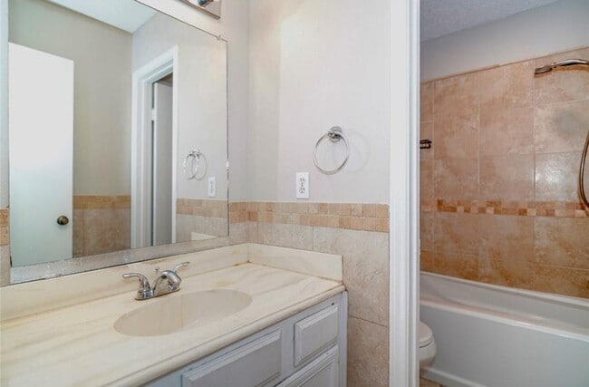 Building Photo - 1403 Valley Landing Dr