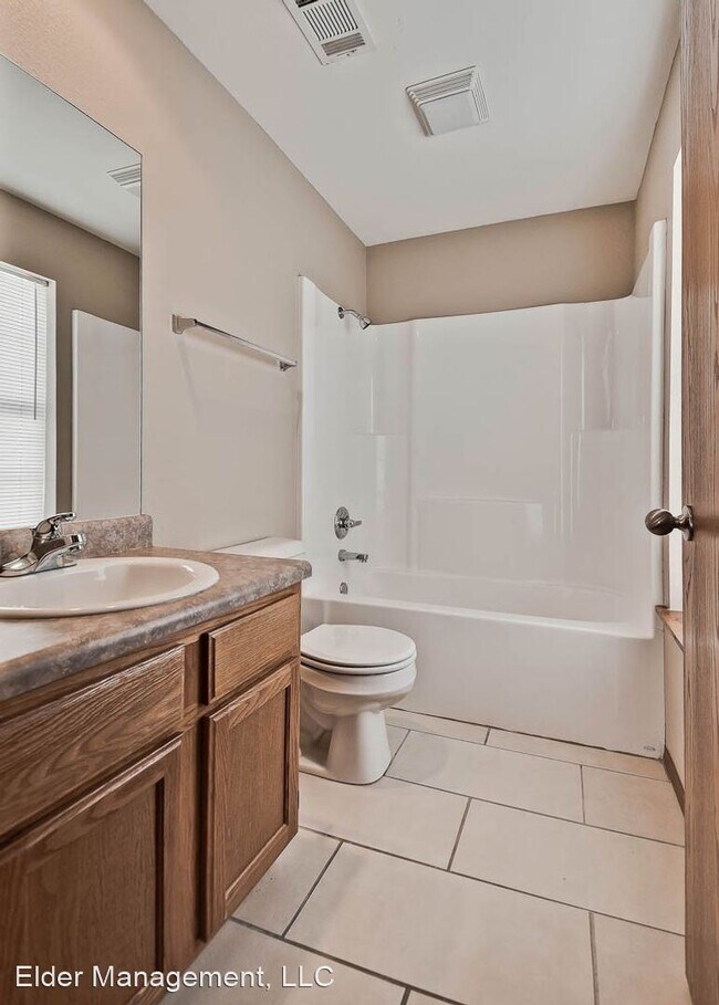 Building Photo - 2215 Hidden Lake St