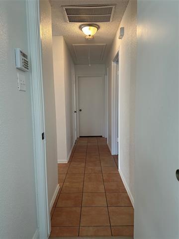 Building Photo - 2006 Oakglen Dr