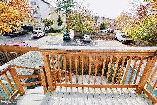 Building Photo - 4393 Pembrook Village Dr