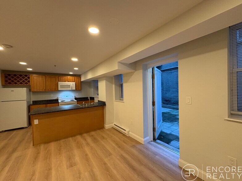 Building Photo - 51 Queensberry St