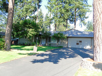 Building Photo - Very Nice 4 Bdrm 2 bath Rambler in Spanaway!