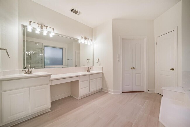 Building Photo - 14015 Falcon Heights Dr