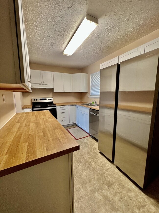 Building Photo - 10 Dorsey Ln