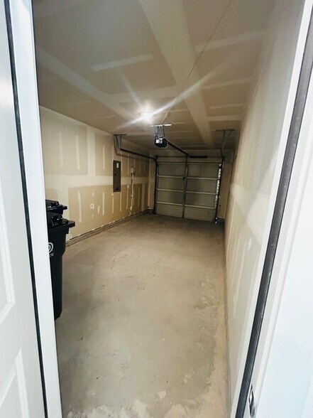 Building Photo - 6310 Sandpiper Ln