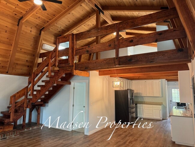 Building Photo - 20 Fairhill Dr