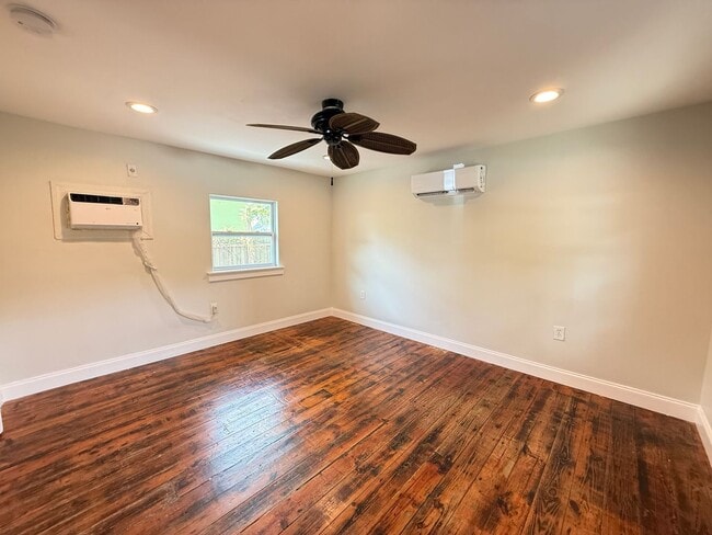 Building Photo - 1 Bedroom 1 Bathroom with WD