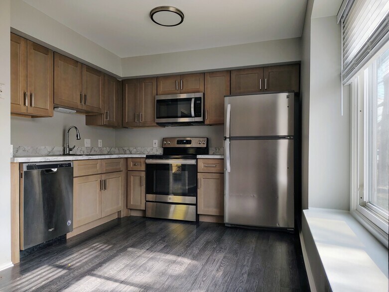 Building Photo - 24757 Bashian Dr