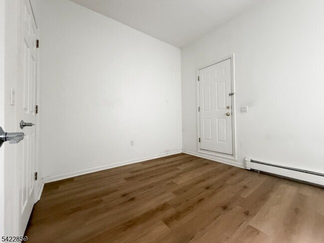 Building Photo - 403 S Main St