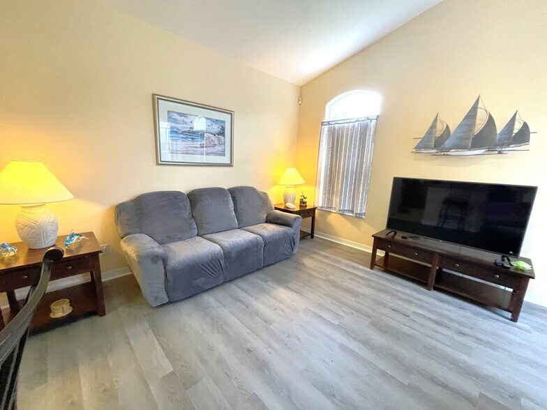 Building Photo - 229 Corvina Dr