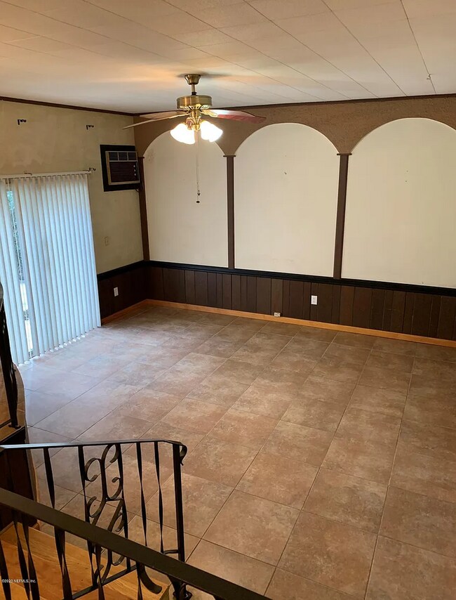 Building Photo - Spacious 4 Bed 2.5 Bath Home with 2-Car Garage & Fenced Yard in Jacksonville, FL