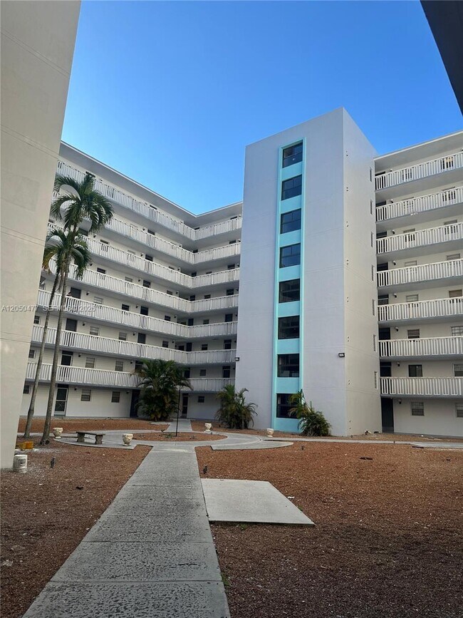 Building Photo - 15600 NW 7th Ave