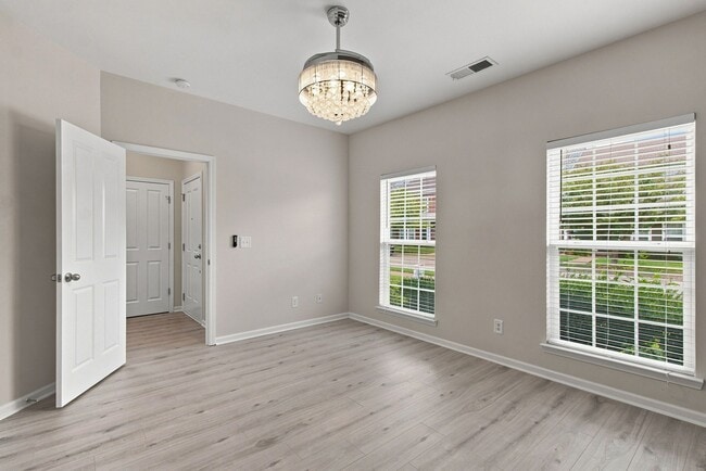 Building Photo - 2055 Hemlock Dr
