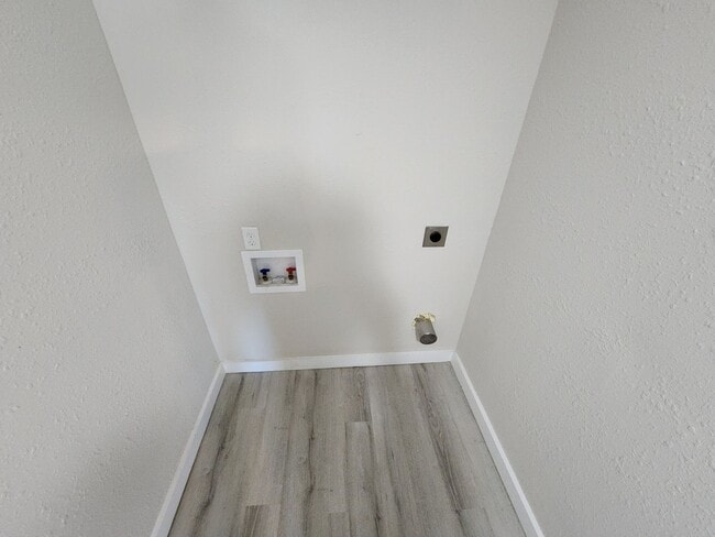 Building Photo - Spacious 1-Bedroom, 1-Bathroom Home AVAILA...